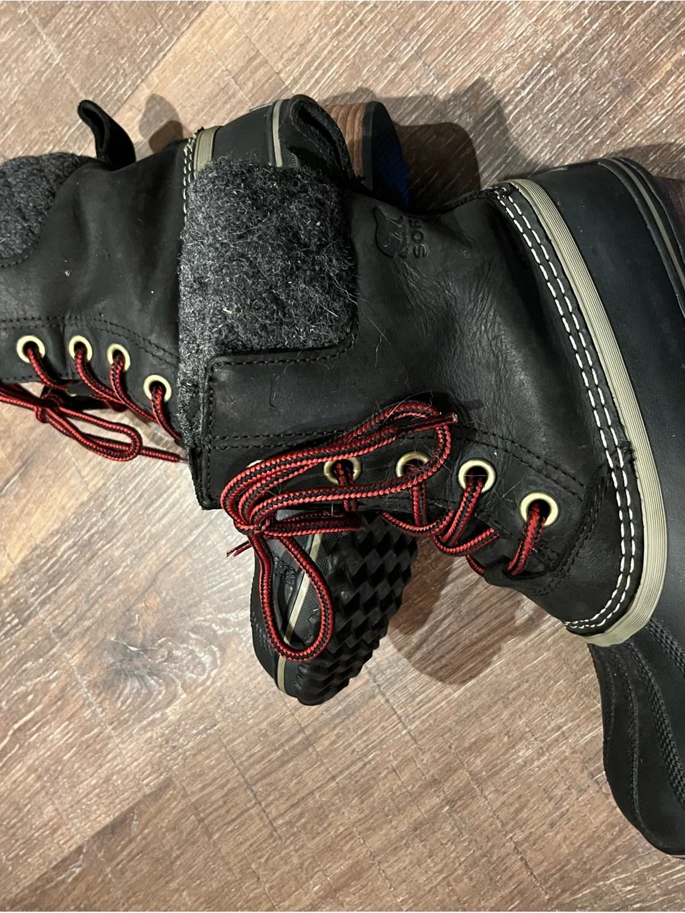 Sorel Black Winter Lace-Up Boots with Red Laces size 8